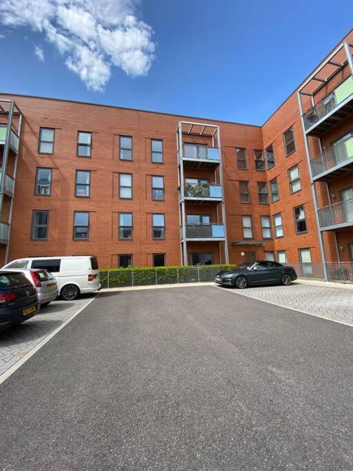 3 Bedrooms Double Or Single Beds, 2 Parking Spaces! Wifi & Smart Tv'S, Balcony Portsmouth Exterior foto