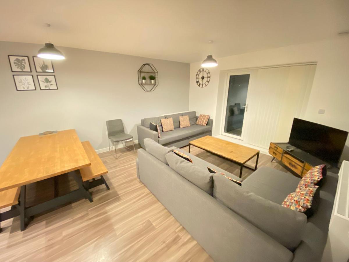3 Bedrooms Double Or Single Beds, 2 Parking Spaces! Wifi & Smart Tv'S, Balcony Portsmouth Exterior foto