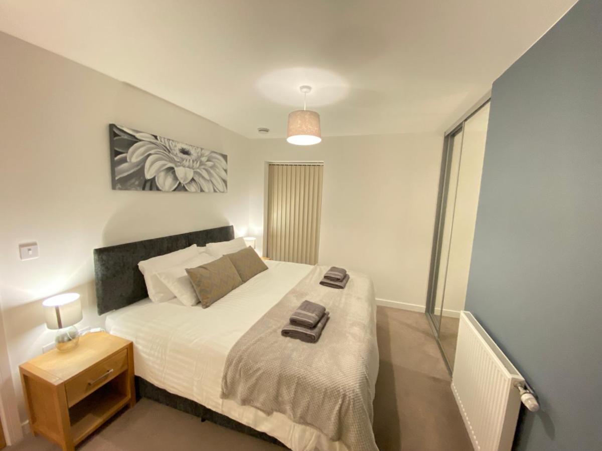 3 Bedrooms Double Or Single Beds, 2 Parking Spaces! Wifi & Smart Tv'S, Balcony Portsmouth Exterior foto
